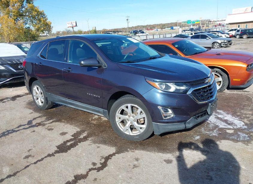 2018 Chevrolet Equinox LT (VIN 3GNAXKEX0JS535669) main photo