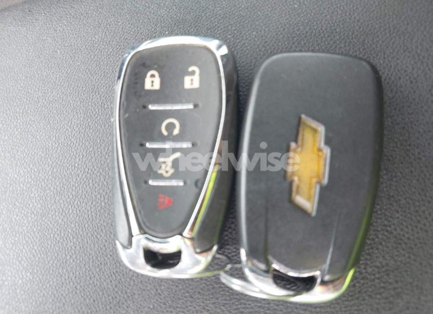 Photo 11 of 2018 Chevrolet Equinox LT (VIN 3GNAXKEX0JS608457)