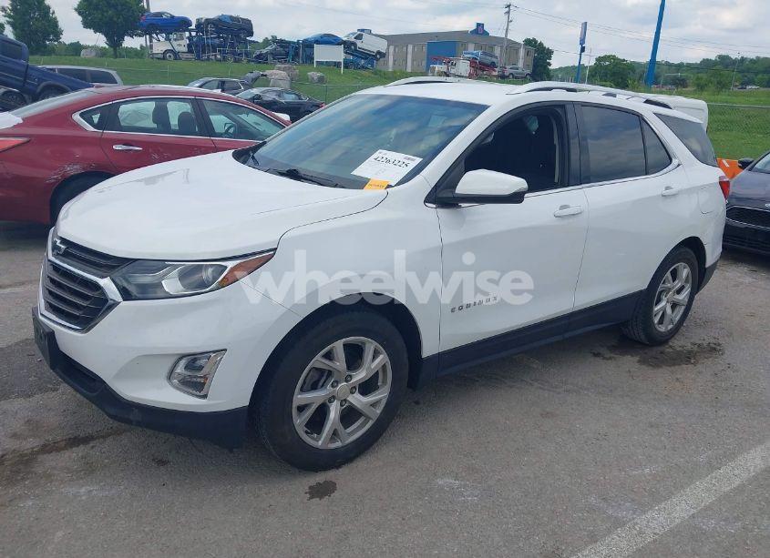 Photo 2 of 2018 Chevrolet Equinox LT (VIN 3GNAXKEX0JS608457)