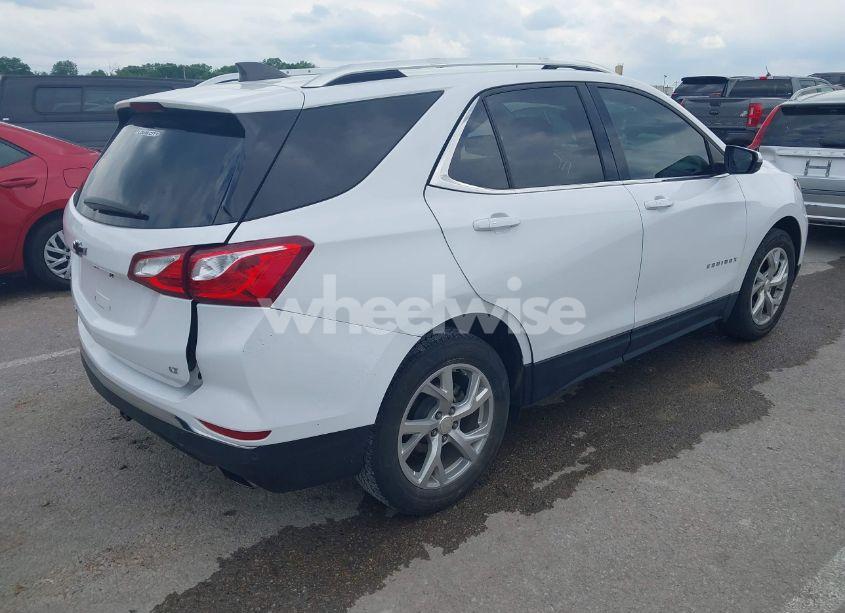 Photo 4 of 2018 Chevrolet Equinox LT (VIN 3GNAXKEX0JS608457)