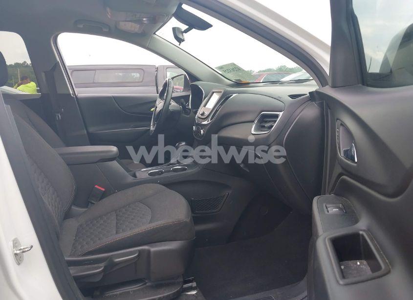 Photo 5 of 2018 Chevrolet Equinox LT (VIN 3GNAXKEX0JS608457)