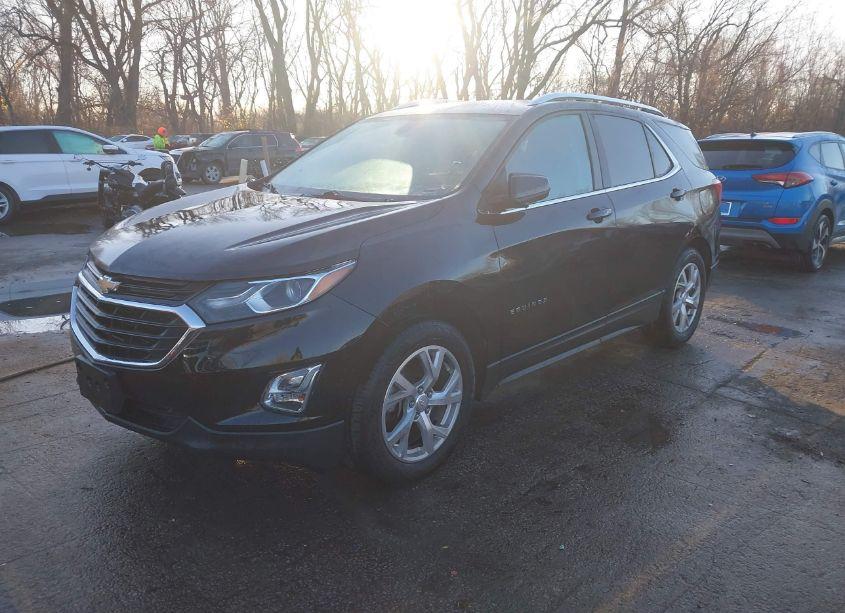 Photo 2 of 2018 Chevrolet Equinox LT (VIN 3GNAXKEX1JL288592)