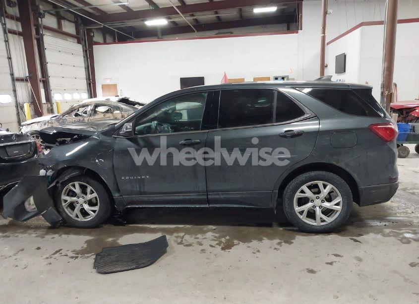 Photo 15 of 2018 Chevrolet Equinox LT (VIN 3GNAXKEX1JS547409)