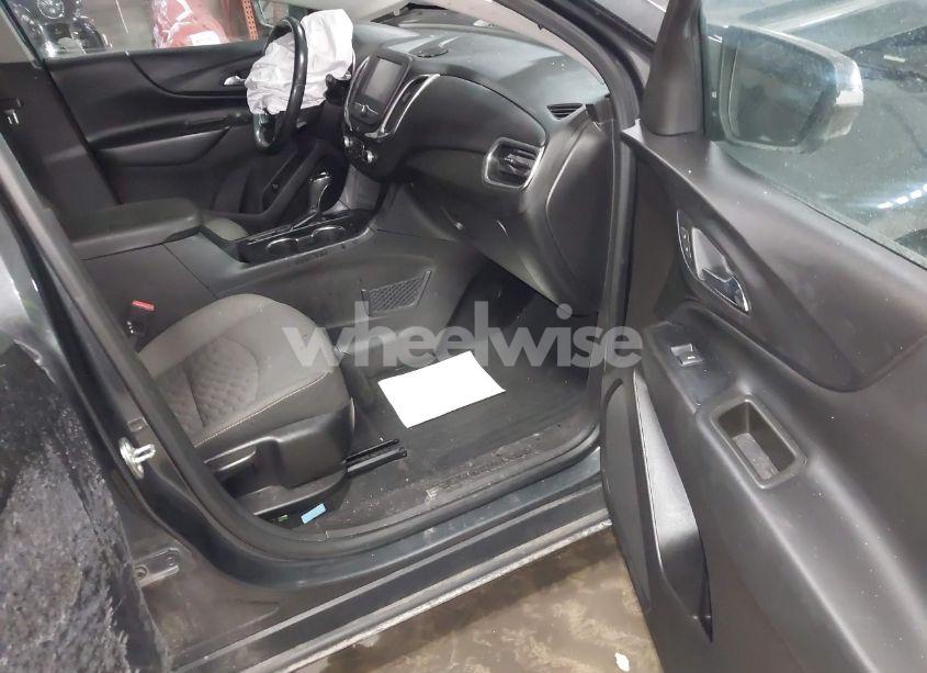 Photo 5 of 2018 Chevrolet Equinox LT (VIN 3GNAXKEX1JS547409)