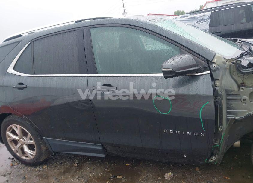 Photo 13 of 2018 Chevrolet Equinox LT (VIN 3GNAXKEX1JS560239)