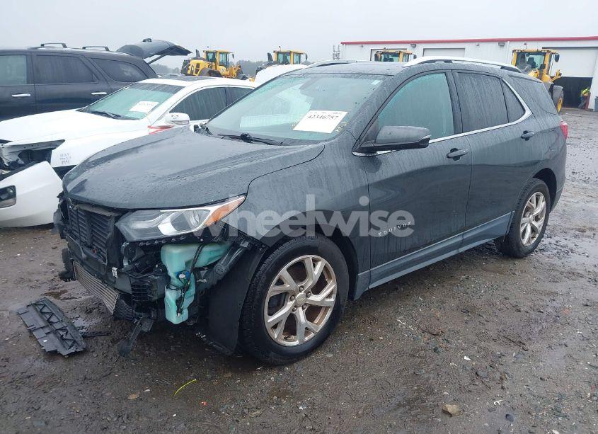 Photo 2 of 2018 Chevrolet Equinox LT (VIN 3GNAXKEX1JS560239)