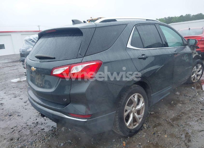 Photo 4 of 2018 Chevrolet Equinox LT (VIN 3GNAXKEX1JS560239)