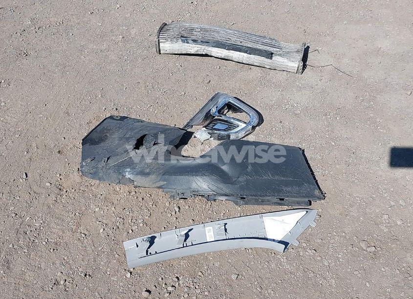 Photo 12 of 2018 Chevrolet Equinox LT (VIN 3GNAXKEX3JL292871)