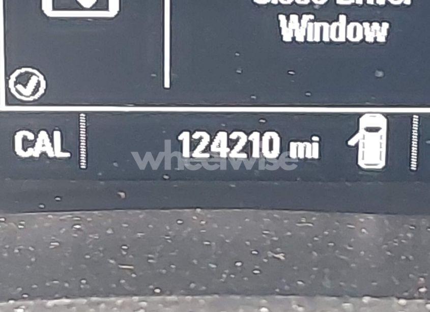 Photo 16 of 2018 Chevrolet Equinox LT (VIN 3GNAXKEX3JL400406)