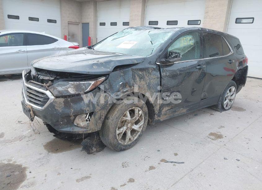Photo 2 of 2018 Chevrolet Equinox LT (VIN 3GNAXKEX4JS505767)