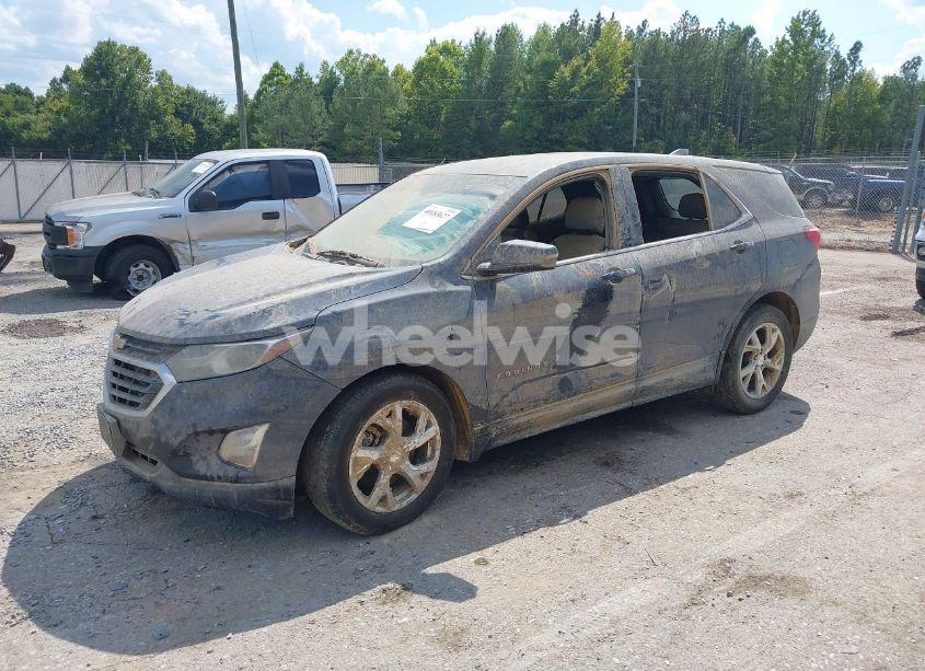 Photo 2 of 2018 Chevrolet Equinox LT (VIN 3GNAXKEX4JS541734)