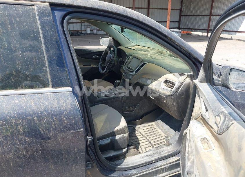 Photo 5 of 2018 Chevrolet Equinox LT (VIN 3GNAXKEX4JS541734)