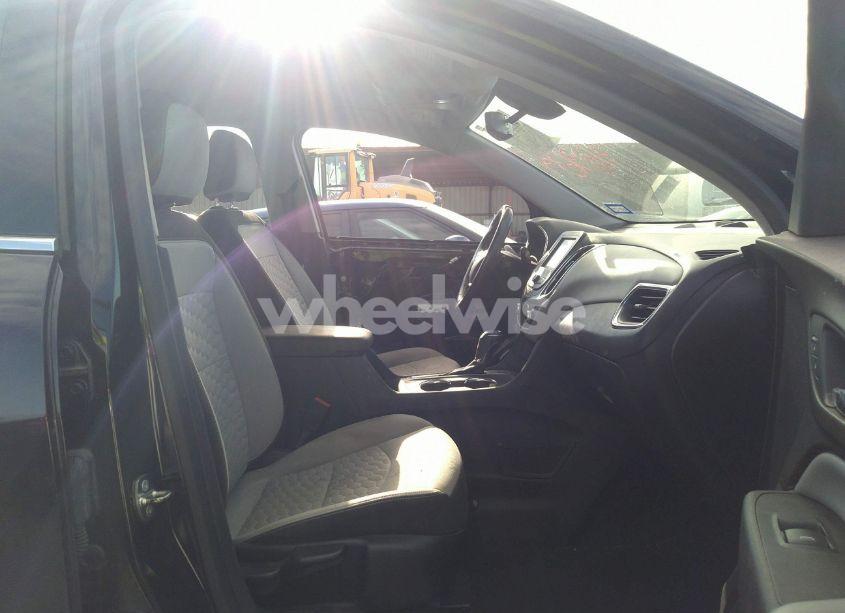 Photo 5 of 2018 Chevrolet Equinox LT (VIN 3GNAXKEX6JL373699)