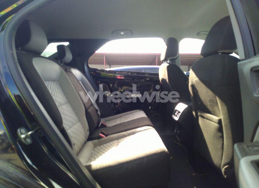 Photo 8 of 2018 Chevrolet Equinox LT (VIN 3GNAXKEX6JL373699)