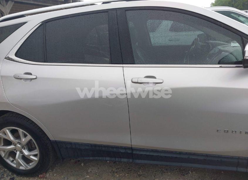 Photo 14 of 2018 Chevrolet Equinox LT (VIN 3GNAXKEX6JS579689)