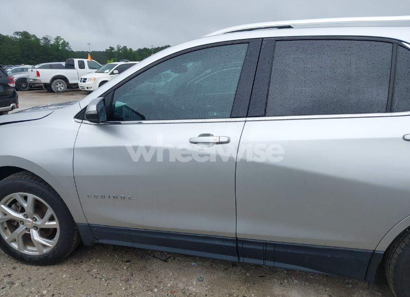 Photo 15 of 2018 Chevrolet Equinox LT (VIN 3GNAXKEX6JS579689)