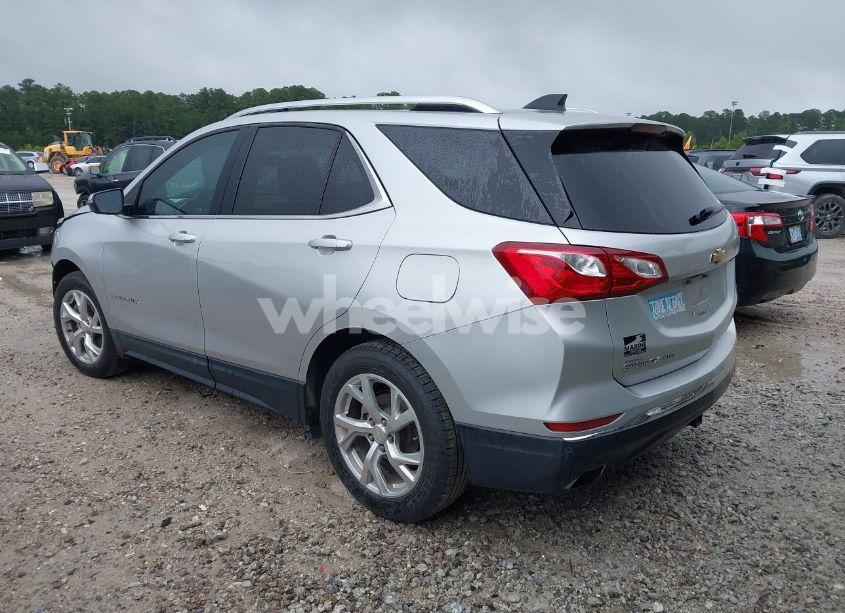 Photo 3 of 2018 Chevrolet Equinox LT (VIN 3GNAXKEX6JS579689)