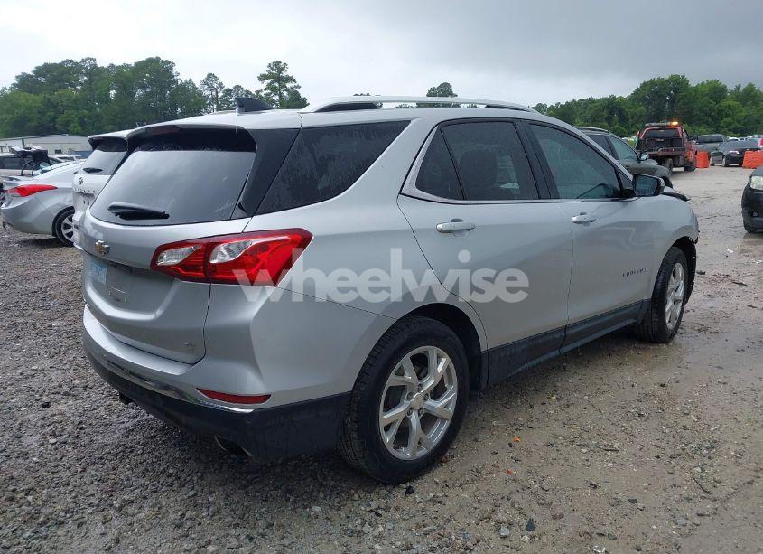 Photo 4 of 2018 Chevrolet Equinox LT (VIN 3GNAXKEX6JS579689)