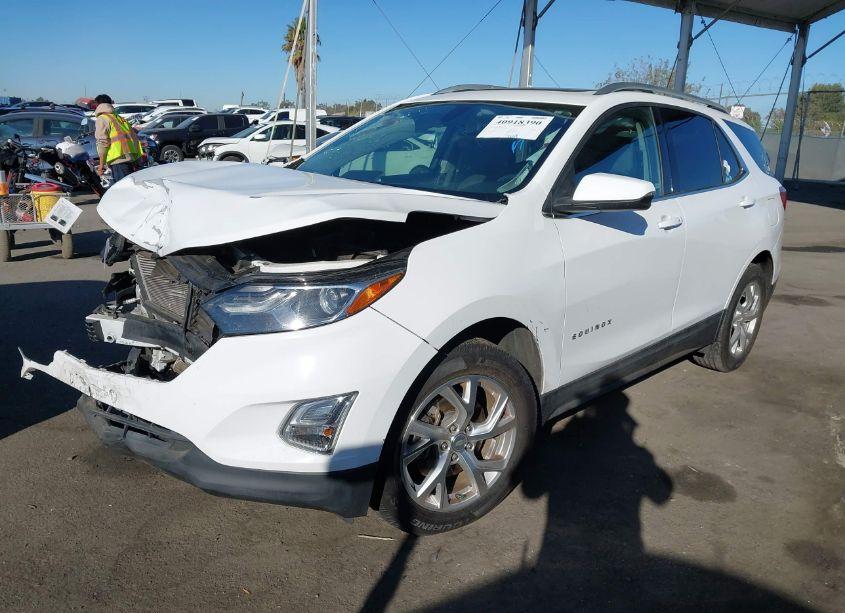 Photo 2 of 2018 Chevrolet Equinox LT (VIN 3GNAXKEX6JS603246)