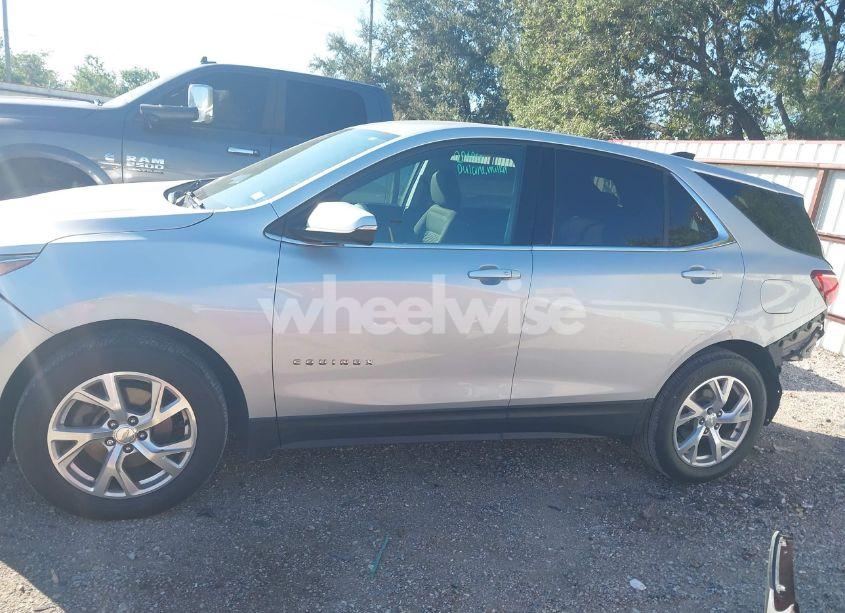 Photo 15 of 2018 Chevrolet Equinox LT (VIN 3GNAXKEX8JL249871)