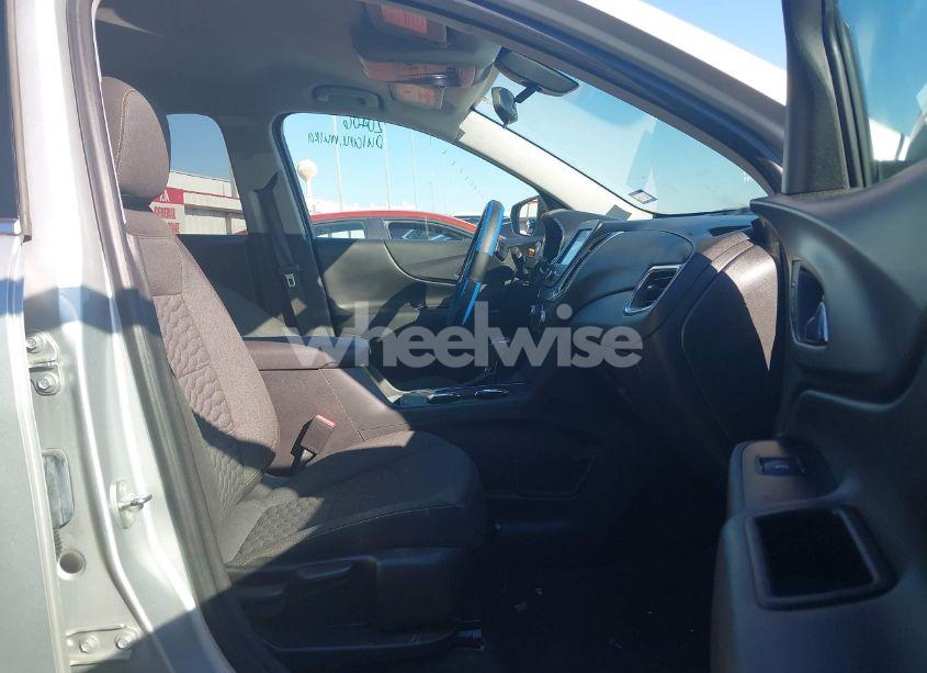 Photo 5 of 2018 Chevrolet Equinox LT (VIN 3GNAXKEX8JL249871)