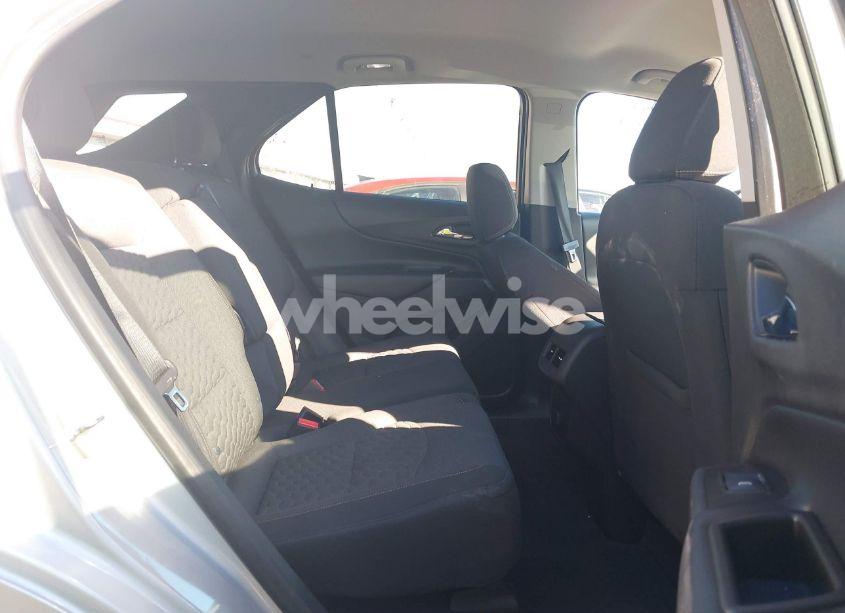 Photo 8 of 2018 Chevrolet Equinox LT (VIN 3GNAXKEX8JL249871)