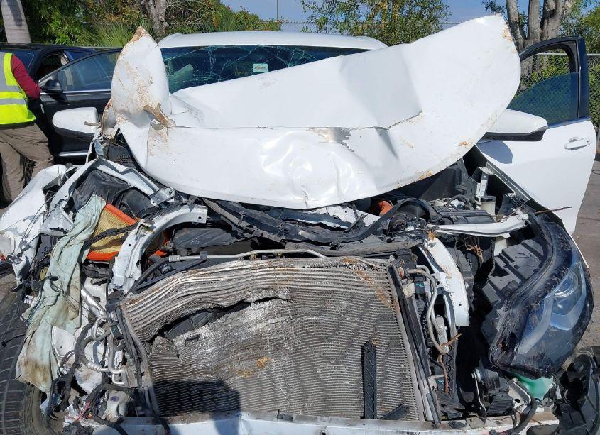 Photo 10 of 2018 Chevrolet Equinox LT (VIN 3GNAXLEU7JL174513)