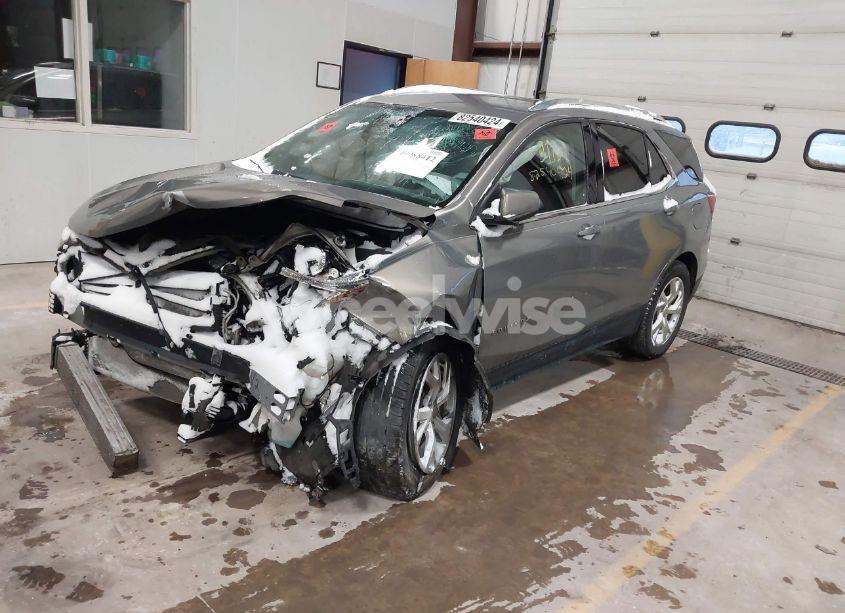 Photo 2 of 2019 Chevrolet Equinox LT (VIN 3GNAXLEX0KS563477)