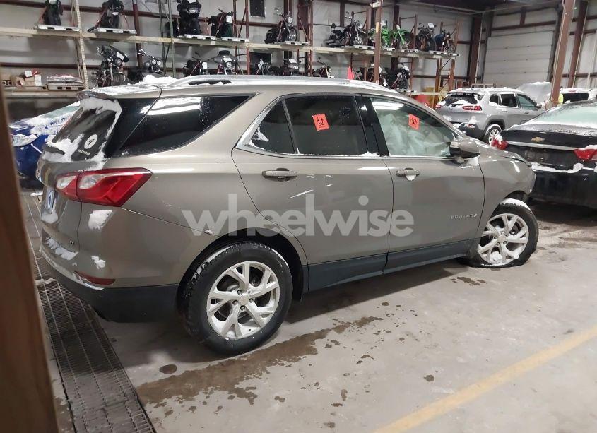 Photo 4 of 2019 Chevrolet Equinox LT (VIN 3GNAXLEX0KS563477)