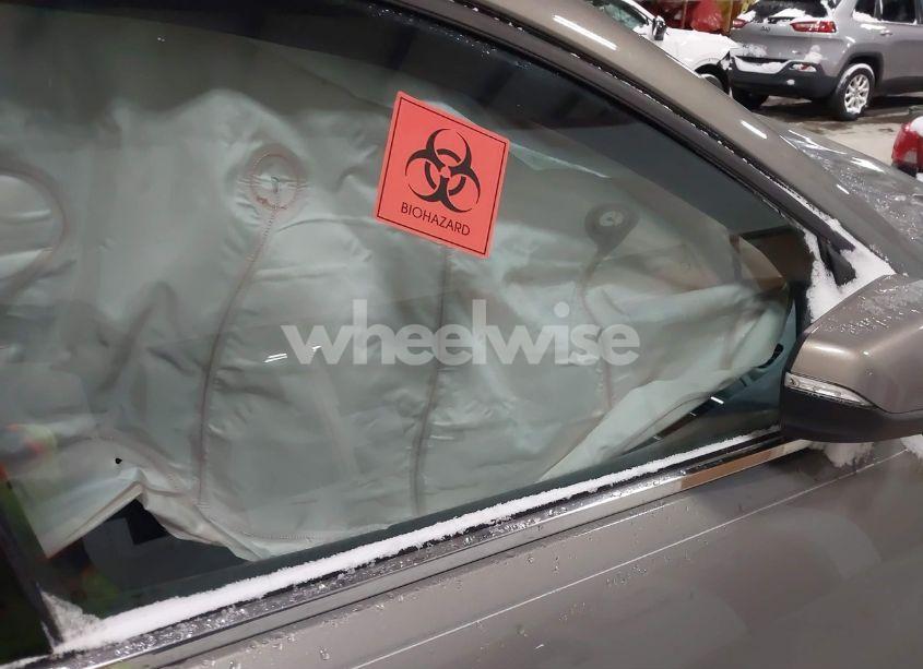 Photo 5 of 2019 Chevrolet Equinox LT (VIN 3GNAXLEX0KS563477)