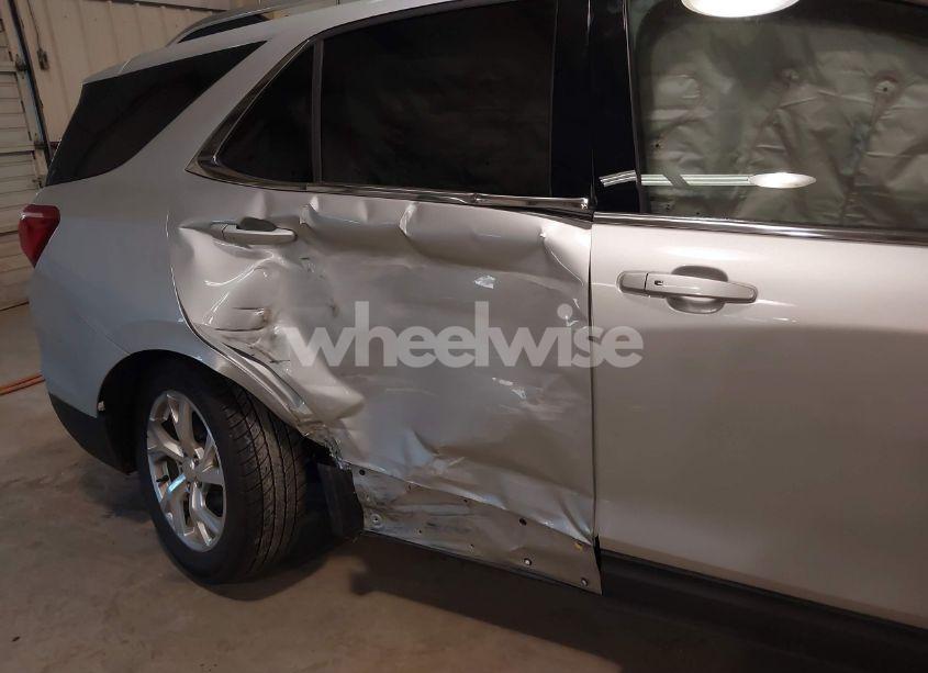 Photo 18 of 2019 Chevrolet Equinox LT (VIN 3GNAXLEX0KS569926)