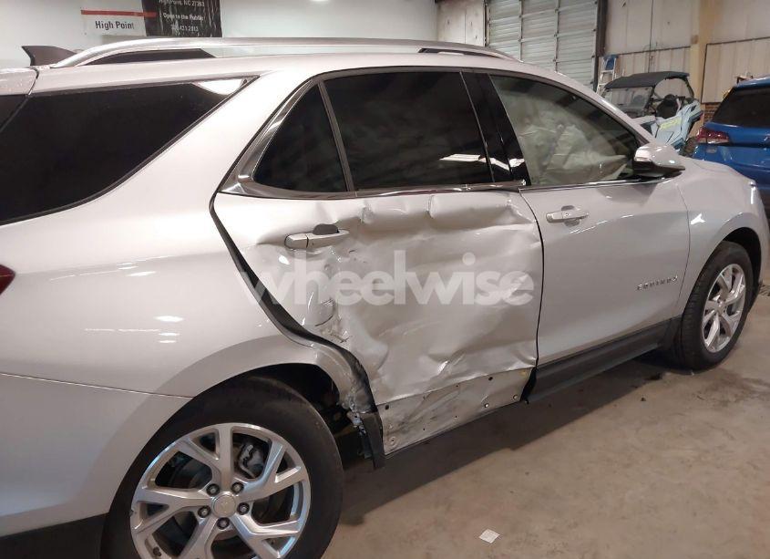 Photo 6 of 2019 Chevrolet Equinox LT (VIN 3GNAXLEX0KS569926)
