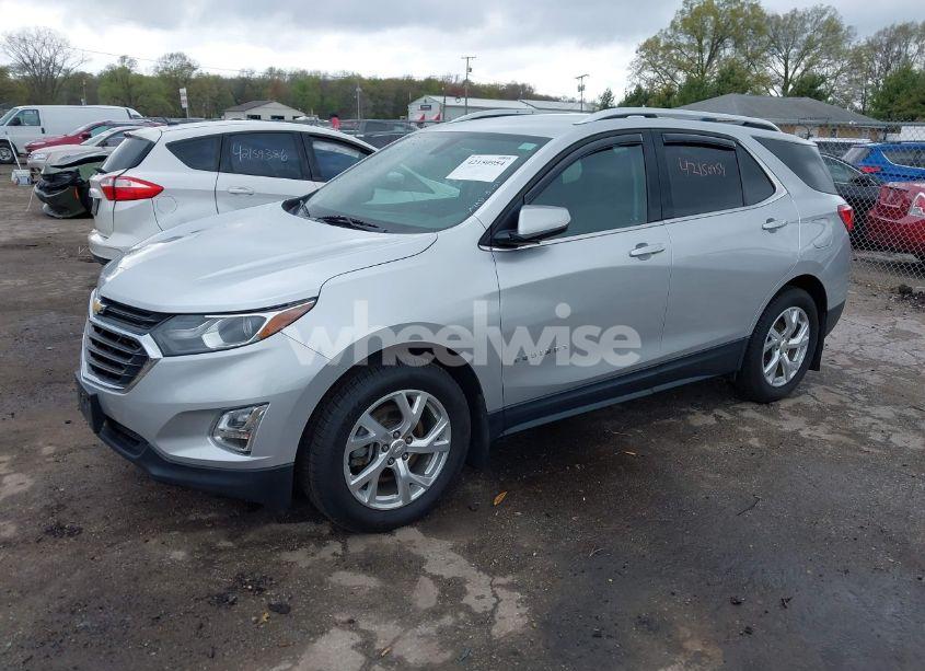 Photo 2 of 2019 Chevrolet Equinox LT (VIN 3GNAXLEX1KS632306)