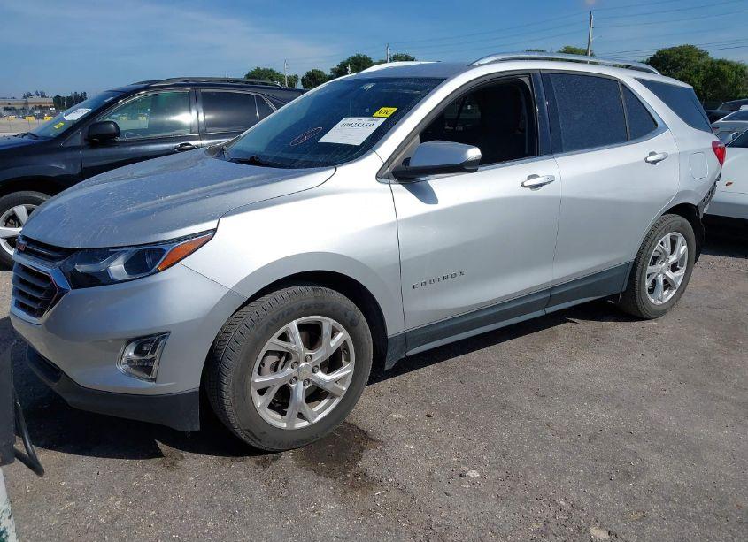 Photo 2 of 2019 Chevrolet Equinox LT (VIN 3GNAXLEX2KS661927)