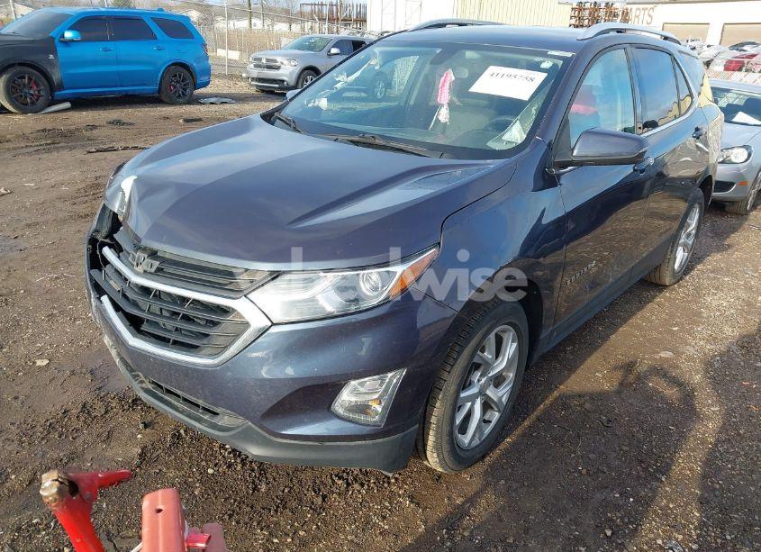 Photo 2 of 2019 Chevrolet Equinox LT (VIN 3GNAXLEX6KS548286)
