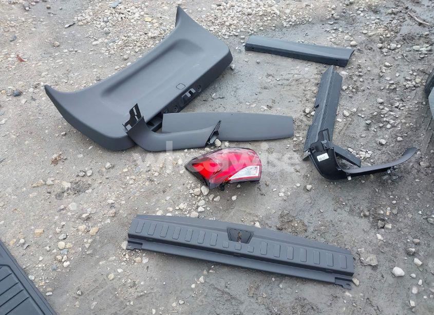 Photo 12 of 2024 Chevrolet Equinox FWD RS (VIN 3GNAXMEG7RL140387)