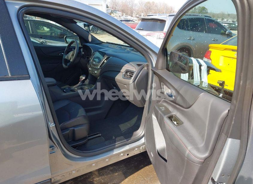 Photo 5 of 2024 Chevrolet Equinox FWD RS (VIN 3GNAXMEG9RS111320)