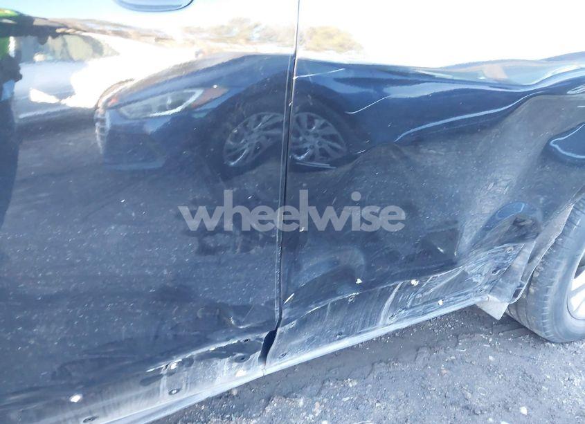 Photo 18 of 2018 Chevrolet Equinox PREMIER (VIN 3GNAXMEV0JL131582)