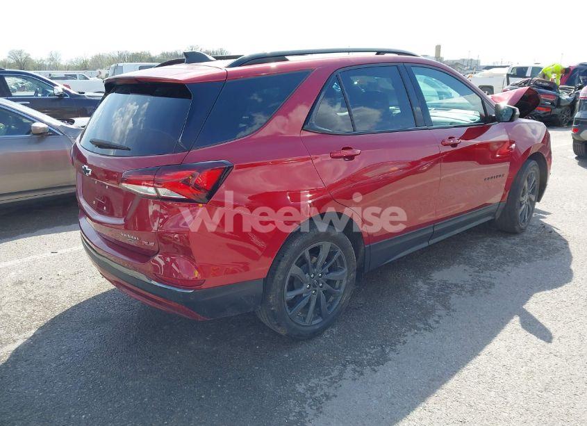 Photo 4 of 2022 Chevrolet Equinox FWD RS (VIN 3GNAXMEV1NS159192)