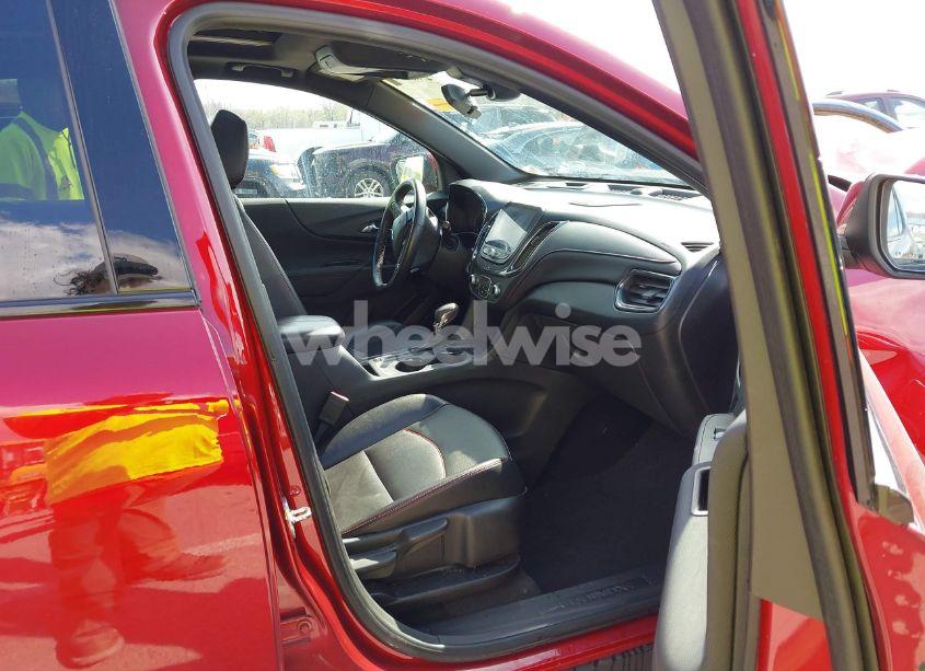 Photo 5 of 2022 Chevrolet Equinox FWD RS (VIN 3GNAXMEV1NS159192)