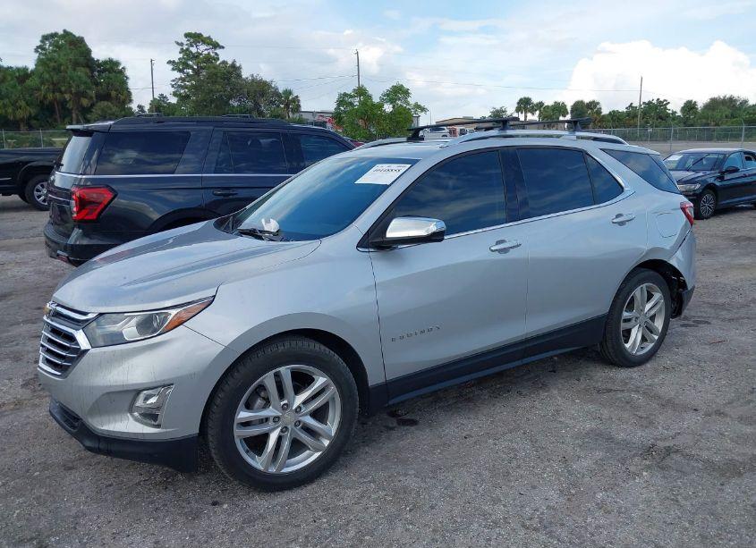 Photo 2 of 2018 Chevrolet Equinox PREMIER (VIN 3GNAXMEV2JL110877)