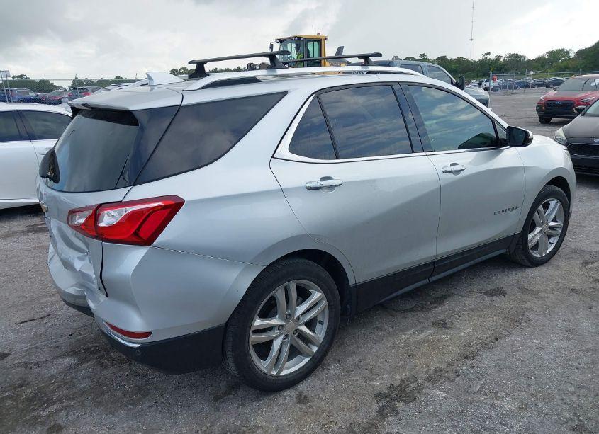 Photo 4 of 2018 Chevrolet Equinox PREMIER (VIN 3GNAXMEV2JL110877)