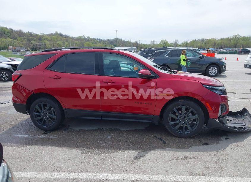 Photo 13 of 2022 Chevrolet Equinox FWD RS (VIN 3GNAXMEV3NS119602)