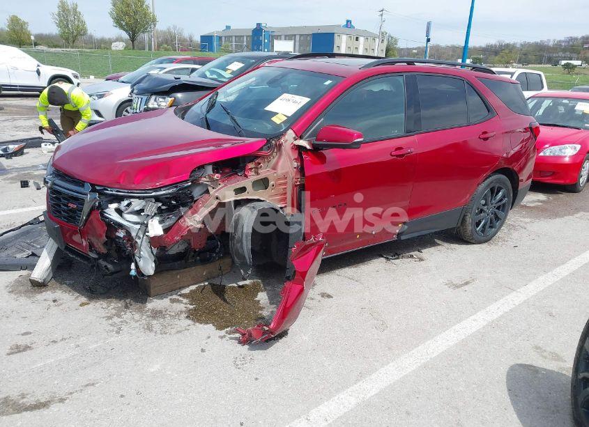 Photo 2 of 2022 Chevrolet Equinox FWD RS (VIN 3GNAXMEV3NS119602)