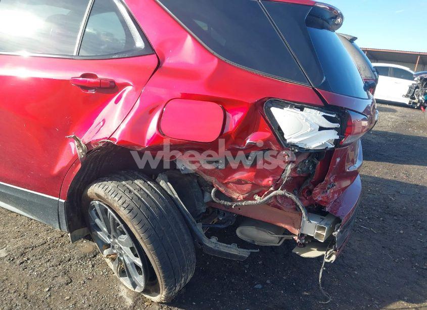 Photo 6 of 2022 Chevrolet Equinox FWD RS (VIN 3GNAXMEV7NS185263)
