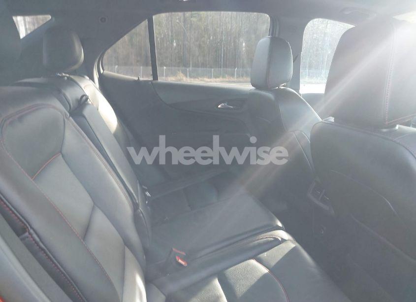 Photo 8 of 2022 Chevrolet Equinox FWD RS (VIN 3GNAXMEV7NS185263)