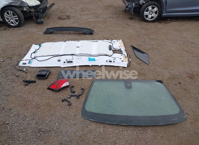 Photo 12 of 2022 Chevrolet Equinox FWD RS (VIN 3GNAXMEV8NS189953)