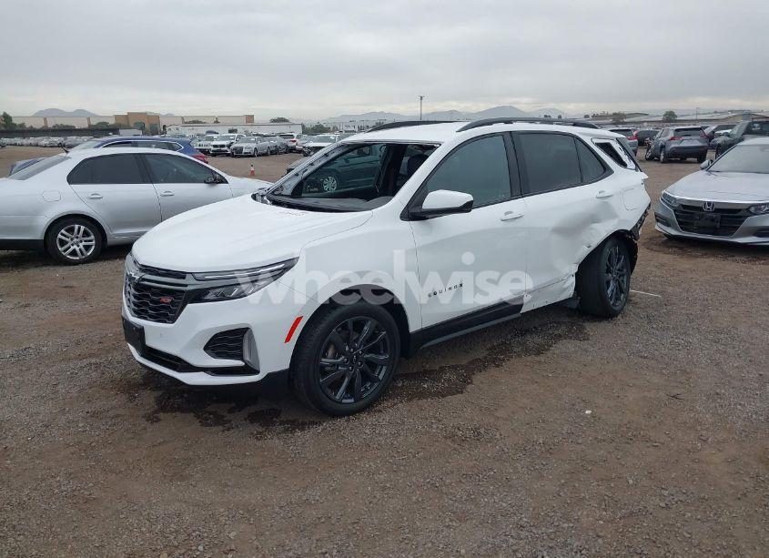 Photo 2 of 2022 Chevrolet Equinox FWD RS (VIN 3GNAXMEV8NS189953)
