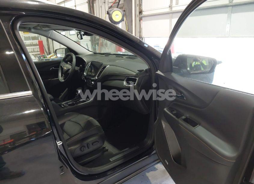 Photo 5 of 2023 Chevrolet Equinox FWD PREMIER (VIN 3GNAXNEGXPL242981)