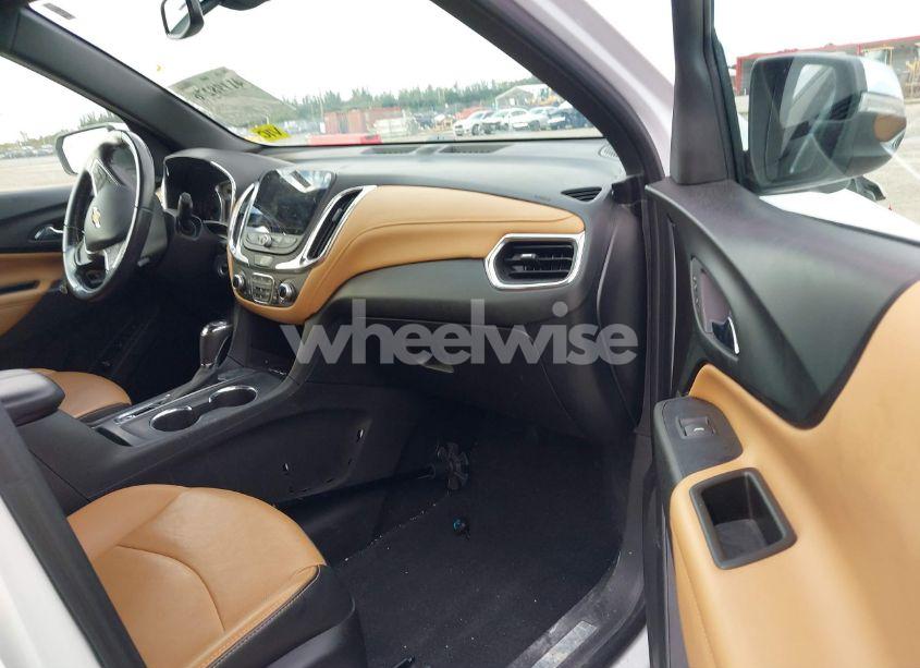 Photo 5 of 2019 Chevrolet Equinox PREMIER (VIN 3GNAXNEVXKL101030)